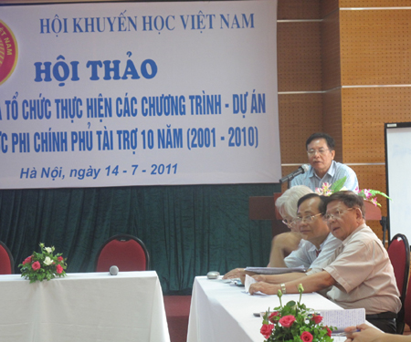 Đại biểu phát biểu tham luận tại hội thảo.